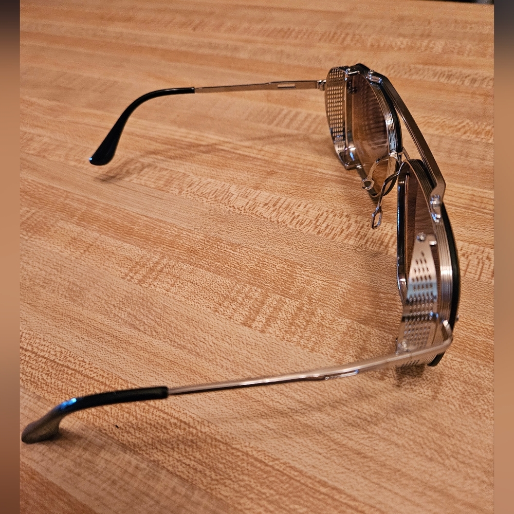 Chic Gray Gradient Aviator Sunglasses - image 4